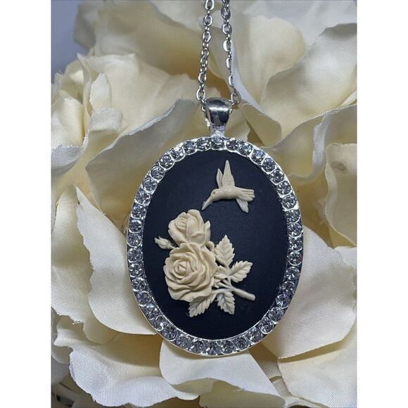 Christmas Gift Mom Daughter Gift Cameo Hummingbird Silver Crystal Necklace Xmas - Picture 1 of 7